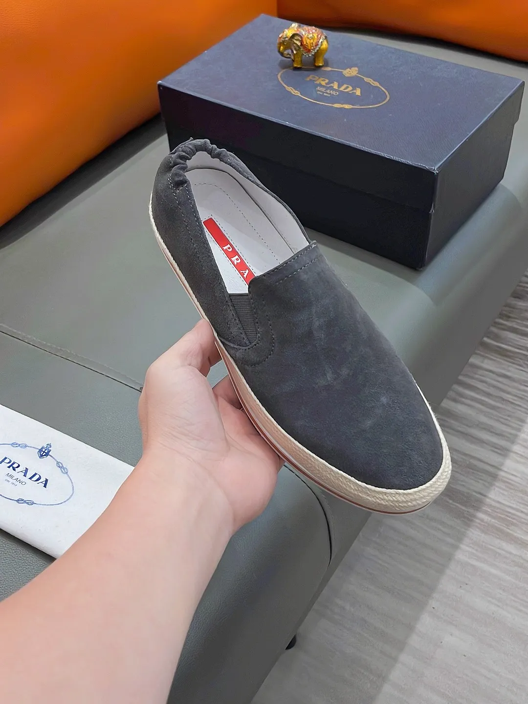 Men's shoes PRADA "Prada" P400 Regular size: 38-44 (slip-on shoes) Product materials: Selected cowhide upper, soft sheepskin foot pads, original factory special outsole.